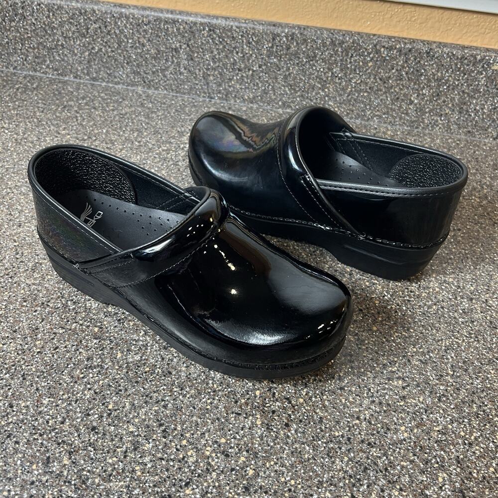 Dansko Black Patent Leather Clogs Womens EU 39 US 8-8.5 Slip On Casual Work Shoe